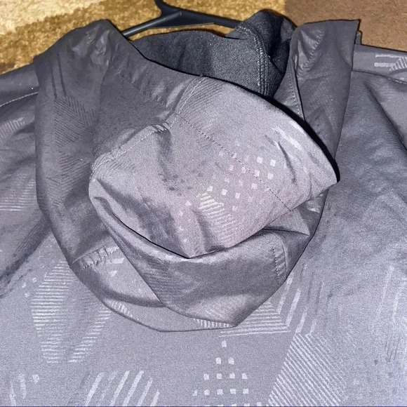 Columbia / gray with black on inside/ womens windbreaker - Picture 5 of 5
